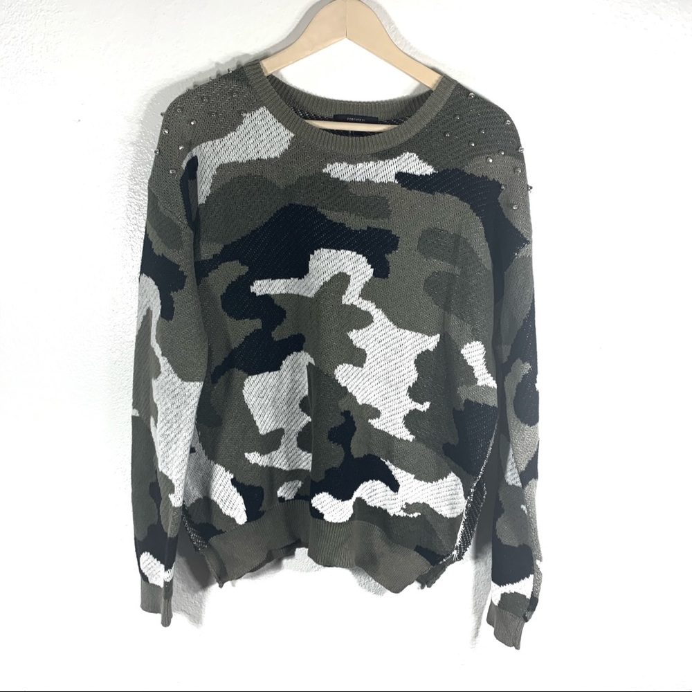 Forever 21 Camo Size L  Distressed sweater